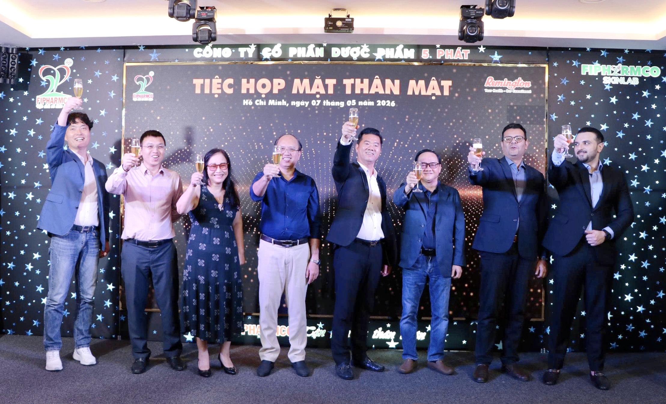 nang-ly-khai-tiec